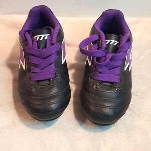 Soccer cleats kids lotto size 9T girls purple